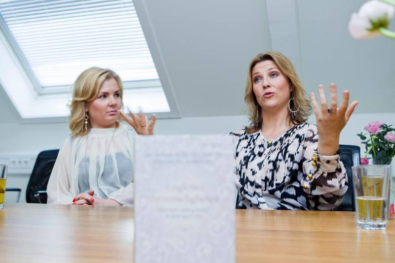 Prinsesse Märtha Louise (t.h.) og Elisabeth Nordeng på lansering av ny bok i 2012. Denne er en videreføring av forfatternes prosjekt innenfor feltet åndelig selvutvikling, og bygger på det spirituelle arbeidet de gjør på sin skole, Astarte Education.