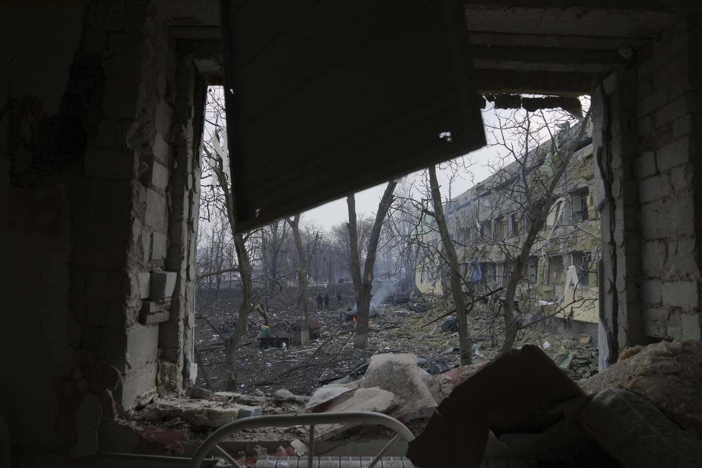 Fødeavdelingen på et sykehus i Mariupol ble ødelagt i russiske angrep tidligere denne måneden. Foto: Jevgenij Maloletka / AP / NTB