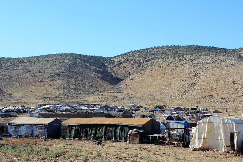 FLYKTNINGLEIR: På Sinjar-bergets bakker lever fremdeles cirka 15.000 jesidiske flyktninger. Her har de vært siden august 2014.