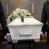 NY TID: Flere danske begravelsesagenter melder om større etterspørsel etter kister i papp. De er lettere og mer miljøvennlige enn de tradisjonelle kistene i tre.