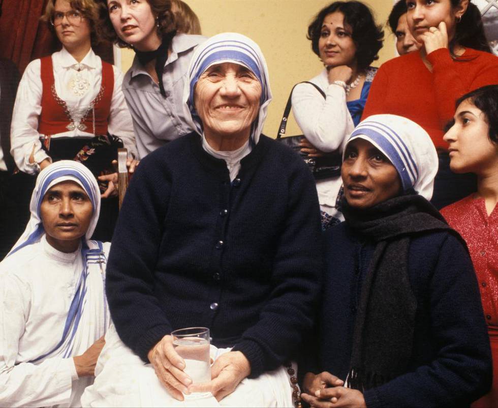 I 1979 fikk Mor Teresa Nobels Fredspris. Her besøker hun den indiske ambassaden i Oslo.