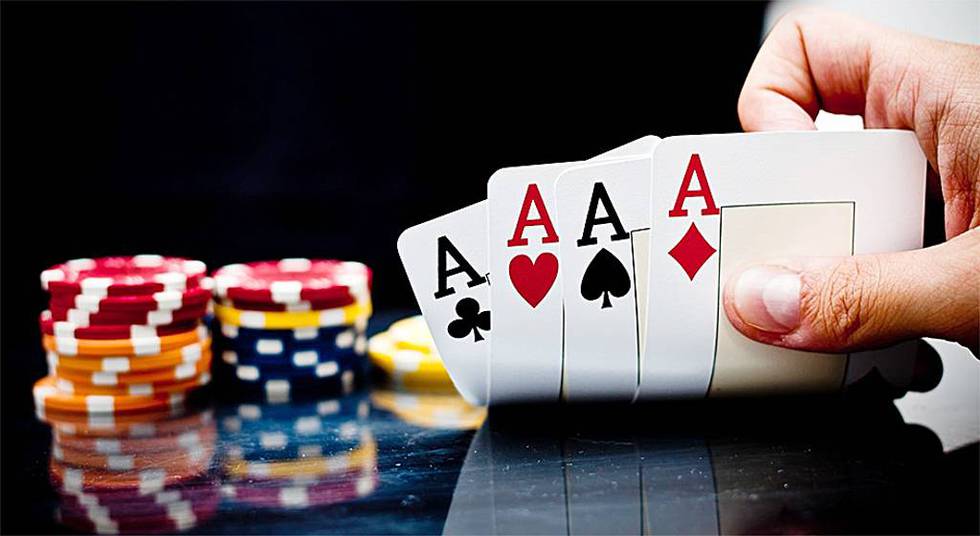 Stort ute i verden – men snart lovlig rundt stuebordet hjemme på lørdagskvelden: Pokerlag med venner og fem tusenlapper i gevins