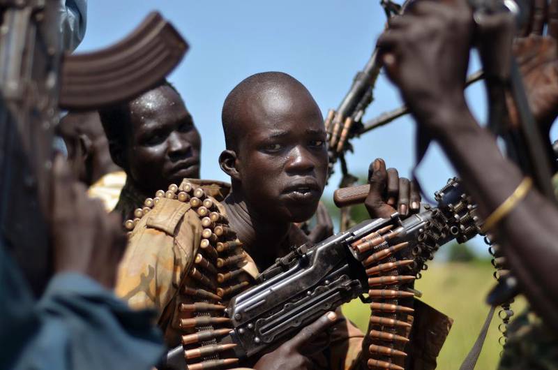 Etter et fornyet fredshåp rundt nyttårstider, står nå fredsavtalen fra august i fjor i fare for å kollapse i Sør-Sudan. Sørsudanske regjeringssoldater (bildet) er blant de som anklages for brutal fremferd og grove overgrep.