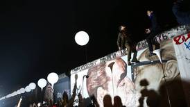 Jubel ved Berlinmuren