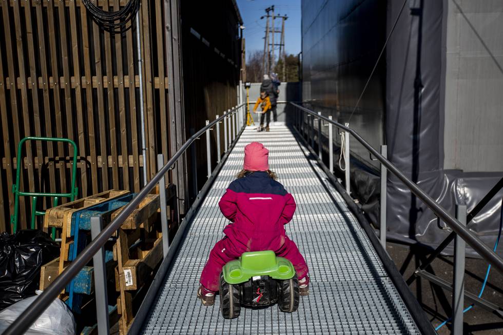 Bilde av et barn. Norsk organisasjon for asylsøkere (Noas) mener bosettingen av ukrainske flyktninger går for tregt.