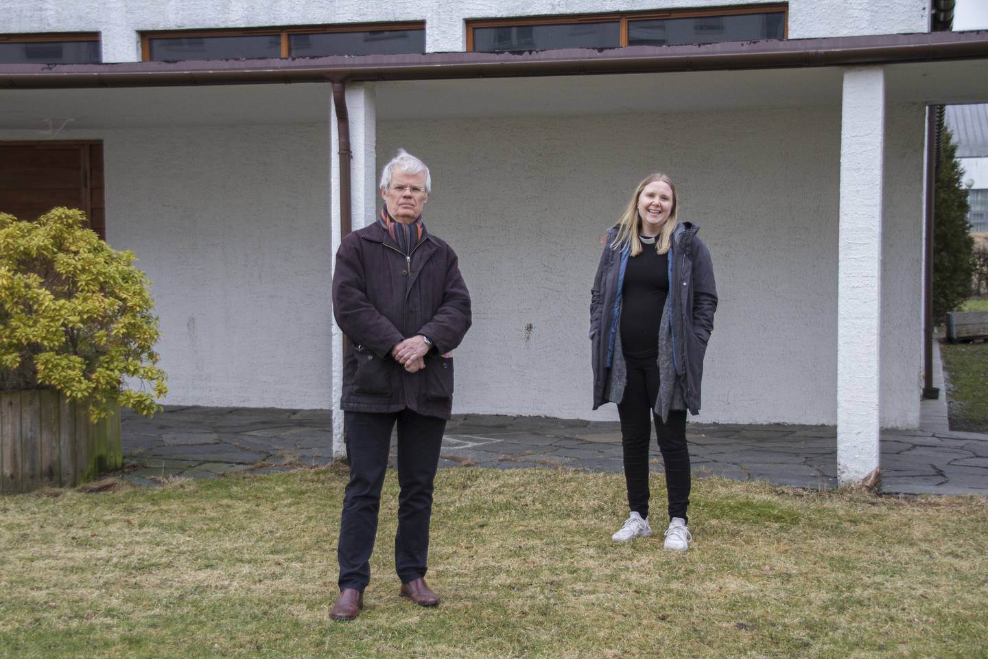 VID-professor Knut Alfsvåg og sokneprest Marthe Kristine Østerud Primstad i Kampen kirke i Stavanger.