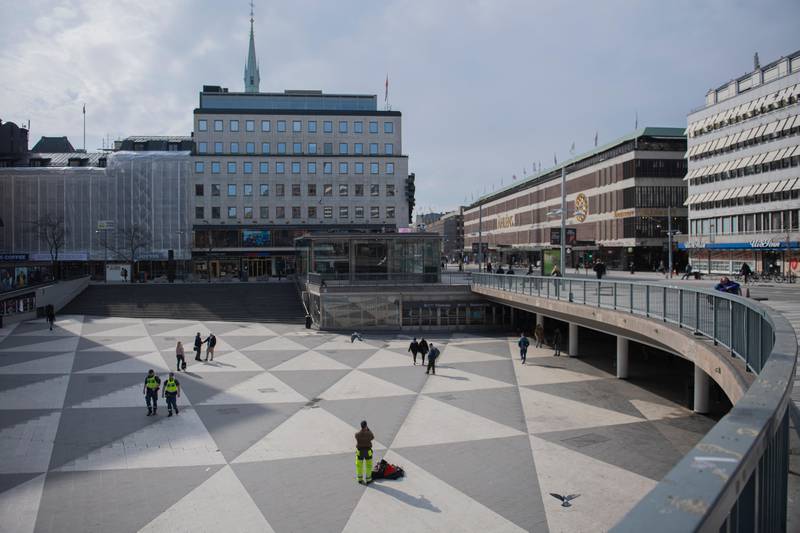 Stockholm, Sverige 20200327. 
Sergels torg under fredagen i Coronatider.
Foto: ALI LORESTANI / TT / NTB scanpix
