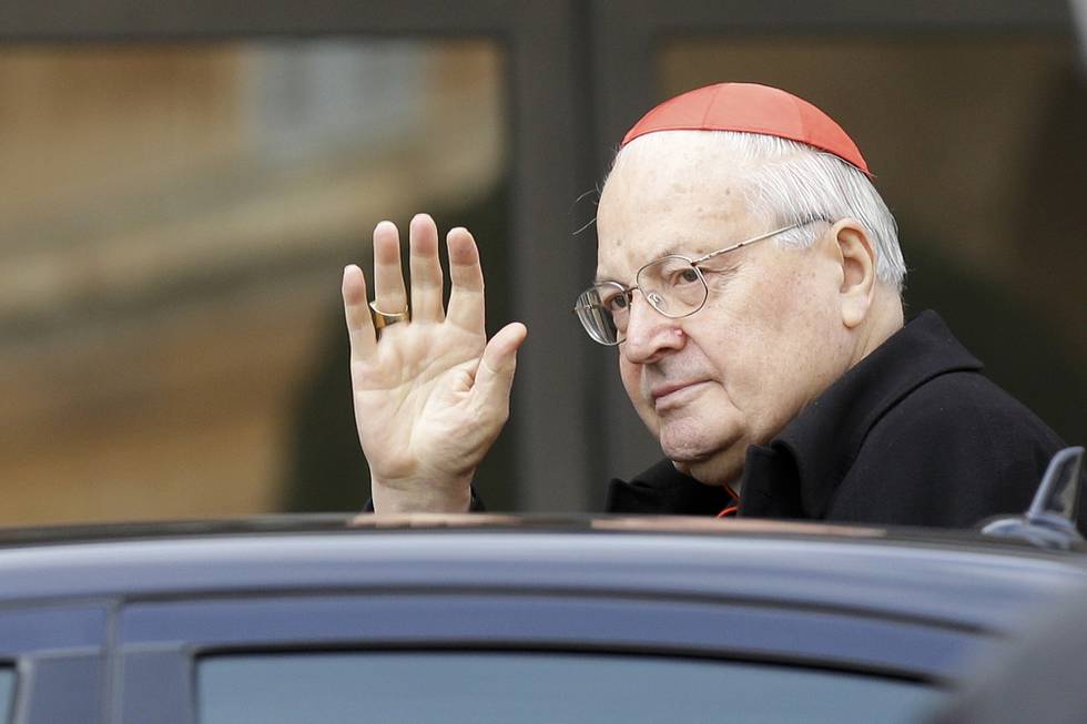 Kardinal Angelo Sodano, som var nummer to i rekken under to paver, døde fredag. Han ble 94 år gammel. Her er han fotografert i 2013. Foto: Alessandra Tarantino / AP / NTB