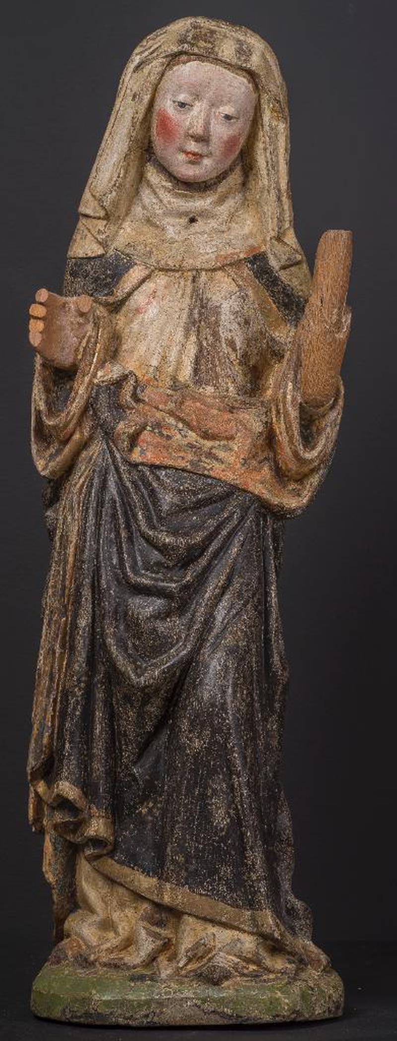 USIKKERT: Ingen vet sikkert hvem helgenskulpturene forestiller. En teori er at begge skulpturene forestiller Sankta Birgitta.