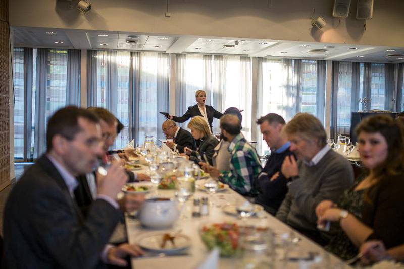 I fjor sommer tok daværende kulturminister Thorhild Widvey med seg 14 norske redaktører med på religiøs vandring i Oslo. Målet var å «bidra til økt dialog, interesse og bedre kildetilfang på livssynsfeltet».