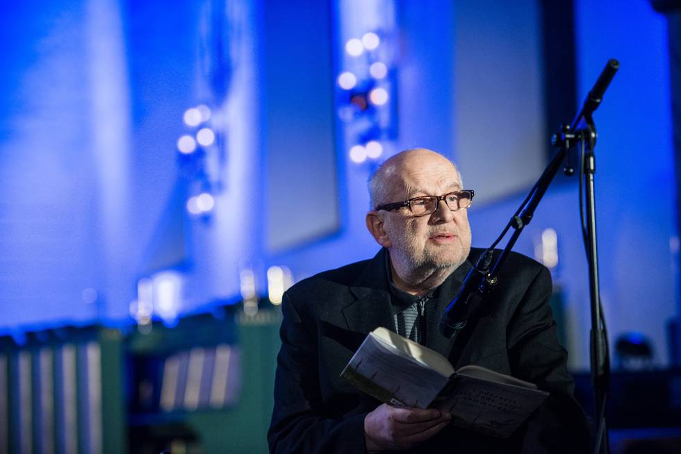 Karsten Isachsen mottok årets Petter Dass-pris i Oslo domkirke torsdag kveld. 