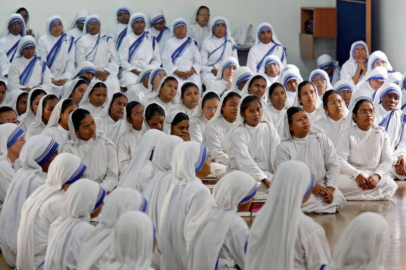 26. august i år hadde Mor Teresa fylt 106 år. Katolske nonner ved Missionaries of Charity ba for henne i Calcutta. 