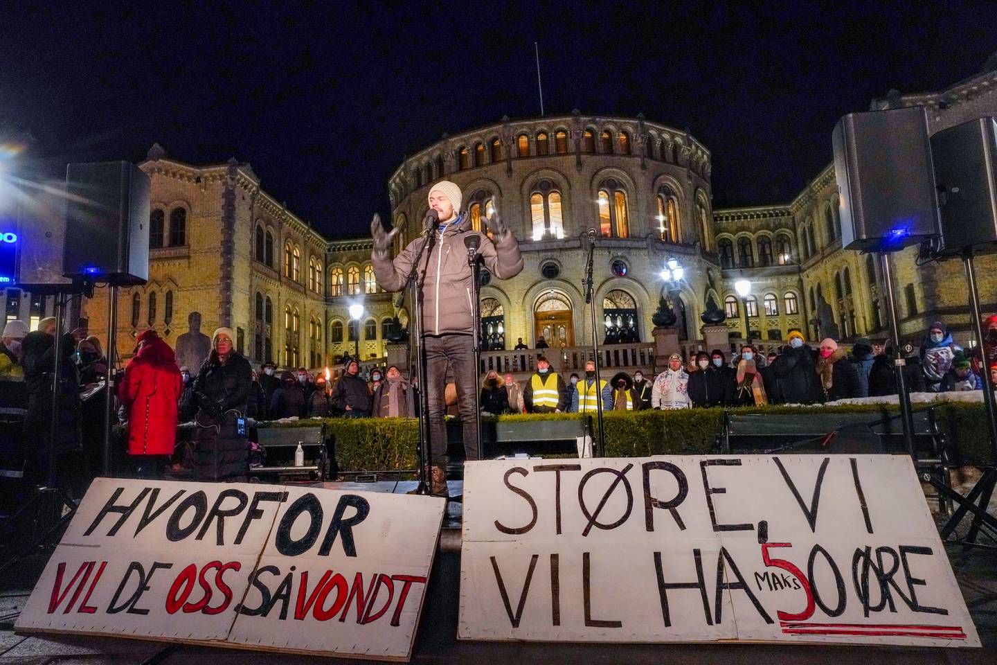 Under straumprisdemonstrasjonen framfor Stortinget 20. januar heldt blant andre Bjørnar Moxnes (Rødt) appell. 
Foto: Terje Bendiksby / NTB / NPK