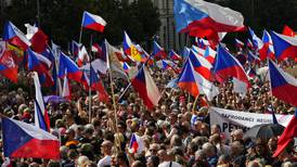 Titusener demonstrerer mot Tsjekkias regjering