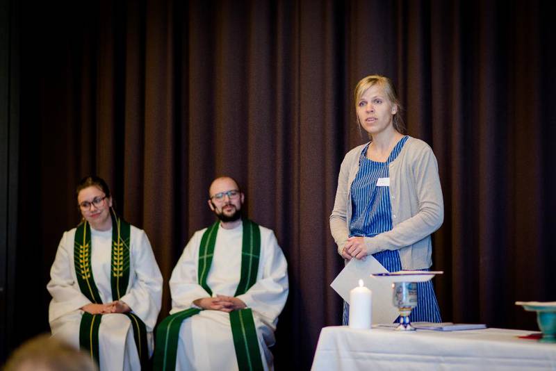 Åste Dokka er seniorrådgiver i Bispemøtet, og en av dem som ­leder kurset for de ferske prestene. Hun mener det er viktig at prester ­lærer å skille mellom jobb og fritid.