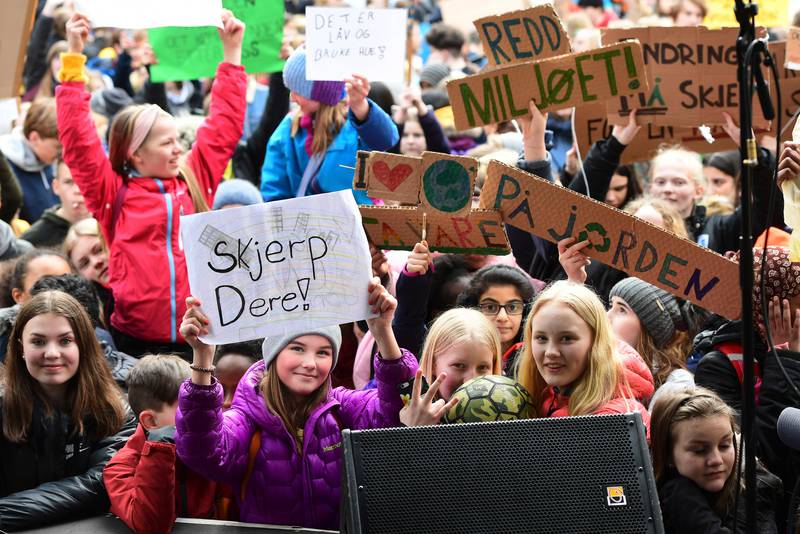 Bergen  20190314.
Skoleelever og studenter demonstrerer på Torgalmenningen i Bergen under klimaopprøret torsdag.
Foto: Marit Hommedal / NTB scanpix