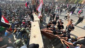Hundrevis av Sadr-tilhengere okkuperer nasjonalforsamlingen i Bagdad