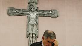 Vatikanstaten har tiltalt ti personer for svindel