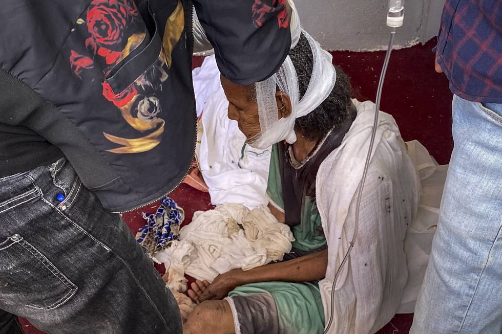 En eldre kvinne fra Aksum får behandling 30. november 2020