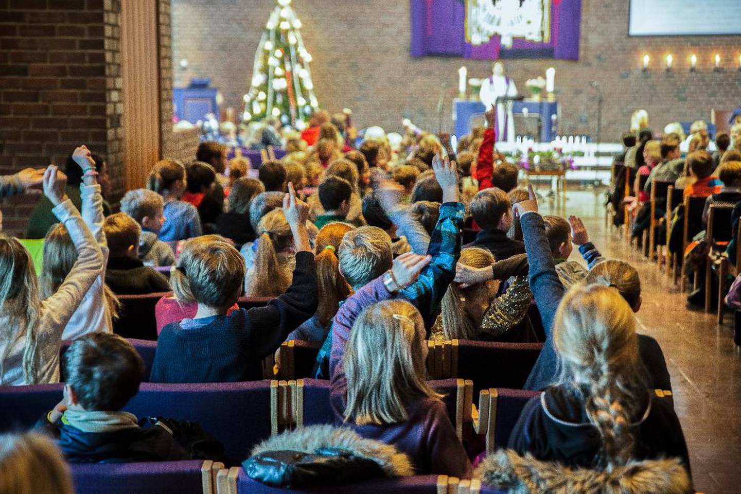 Skolegudstjeneste i Østenstad kirke med Arnestad skole for ett år siden.