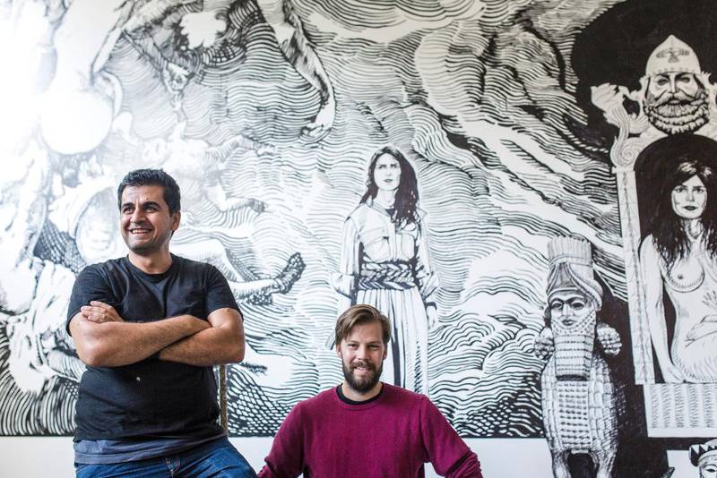 Kunstnerne Shwan Dler Qaradaki og Johannes Høies vil bruke sitt verk «Absolutt veto» til å kjempe mot IS. – Vi vil angripe veggene med blekk, sier kunstnerne.