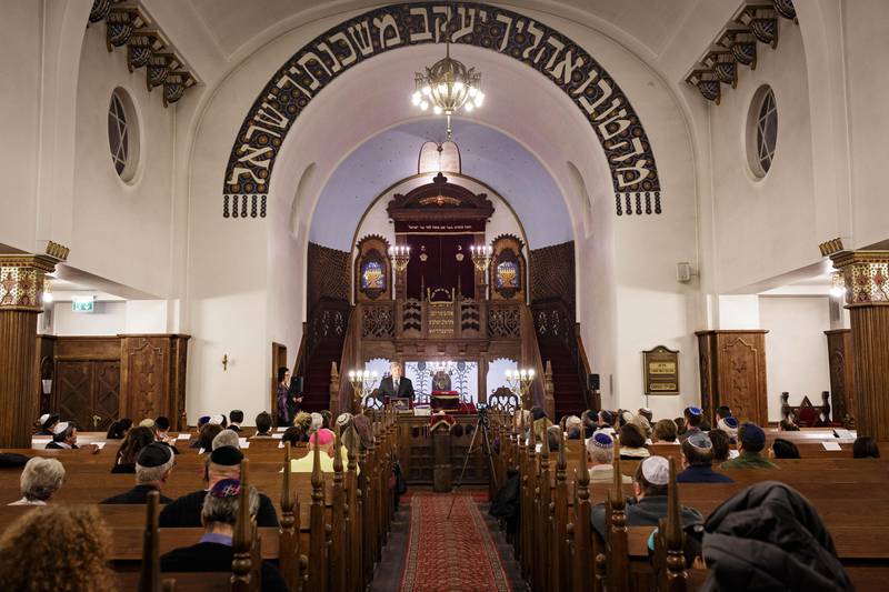 Minnestund i Synagogen i Oslo etter skyteepisoden i Tree Of Life Synnagogen i Pittsburgh.