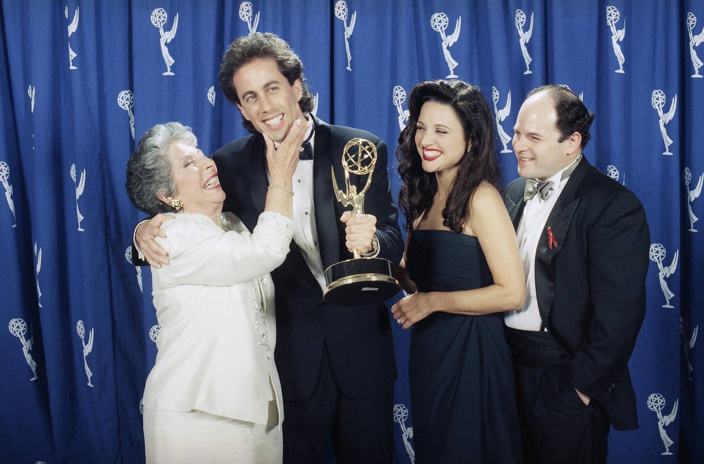 Jerry Seinfeld receives a hug from his mother, Betty Seinfeld, Julia Louise-Dreyfus and Jason Alexander pose with the Emmy the âä?Seinfeldâä Series won for best comedy series during the 45th annual Primetime Emmy Awards in Pasadena, Calif., Sunday, Sept. 19, 1993. (AP Photo/Douglas C. Pizac)