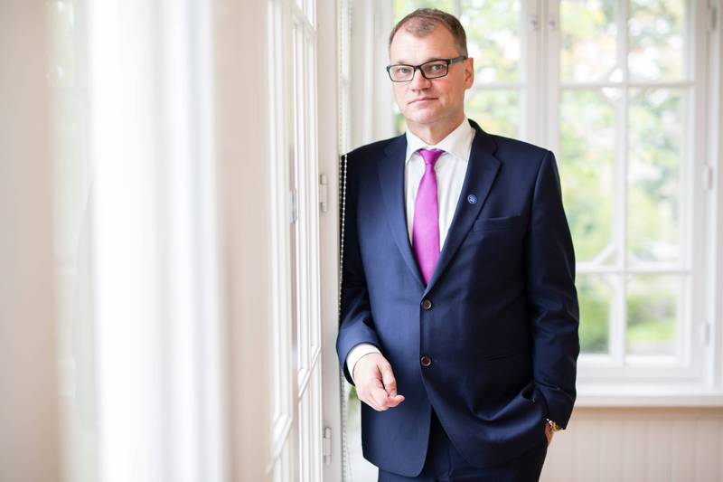 Juha Sipilä har ein kort politisk karriere bak seg. Gründaren og næringslivsleiaren blei valt inn i Riksdagen i 2011, og blei partileiar i Centern året etter. Han blei statsminister i 2015.