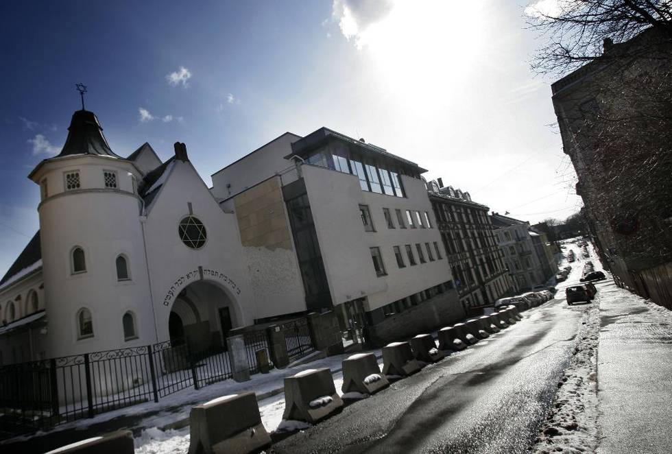 På lørdag skal de som møter frem stå hånd i hånd rundt synagogen i Oslo.