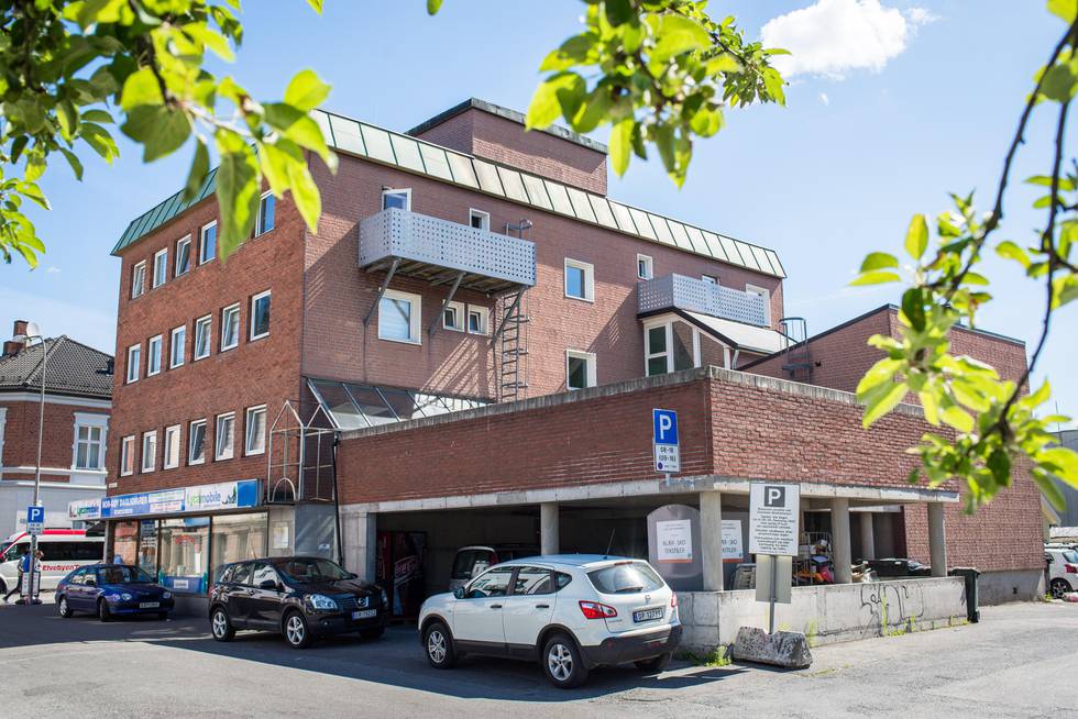 Drammen 14.06.2016.
Det Islamske Kultursenter Samfunn I Norge - Diksin, har lokaler i Drammen sentrum. Her driver de blant annet koranskole og har internat hvor elevene bor. Til vanlig går de på kommunale skoler i Drammen. 
FOTO: JOAKIM S. ENGER