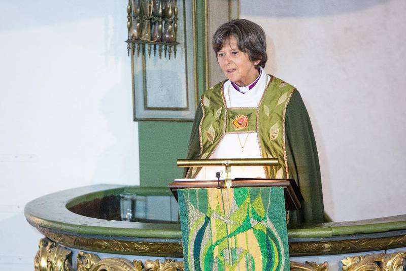 Preses Helga Byfuglien taler under gudstjeneste i Oslo domkirke fredag, fem år etter terrorangrepene 22. juli 2011.