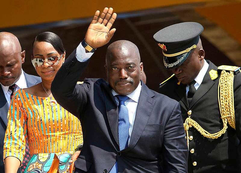 Kongos president Joseph Kabila (i midten) har sittet på overtid i to år når valget etter planen skal gå av stabelen i desember. Han bruker stadig hardere for å slå ned på protester og opposisjon.
