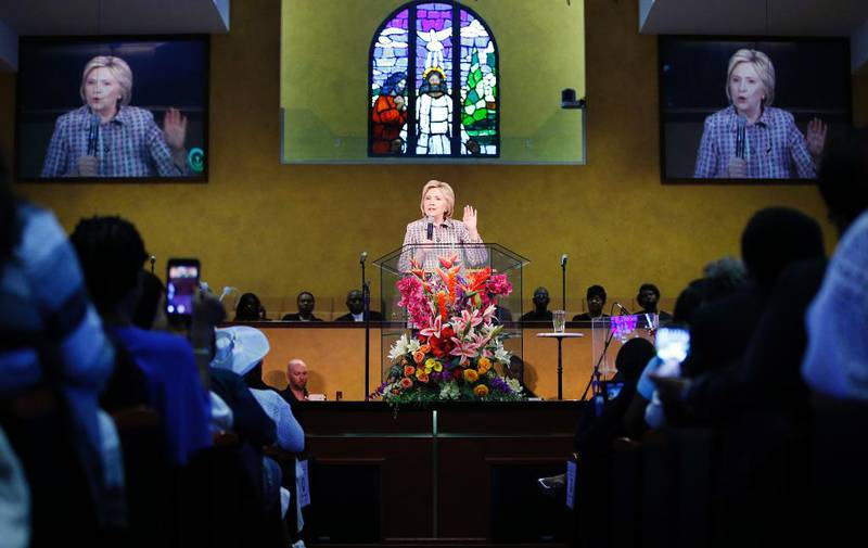 Søndag for halvannen uke siden talte Hillary Clinton i Greater St. Paul-kirken i ­Oakland, California. Hun har sterk støtte spesielt blant svarte kristne og katolikker, samt blant ikke-troende.