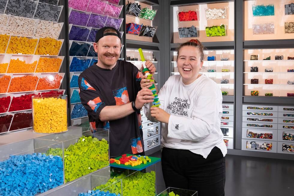 Ungdomspastor Johanne Bruun Edvardsen og kommunikasjonsleiar i Filadelfia Oslo, Kjetil Bergerud Larssen, skal saman bygge Lego-kreasjonar for norske fjernsynssjåarar i haust i programmet Lego Masters.