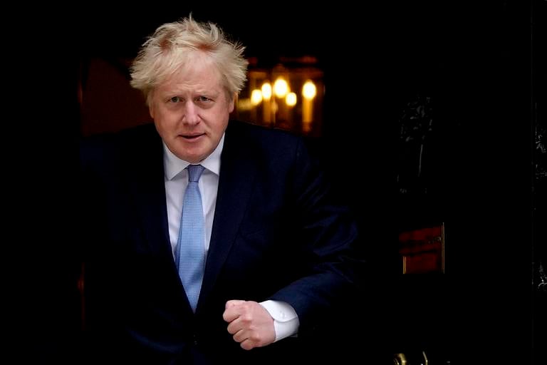 Boris Johnson overvant motstanden i eget parti og landet nok en gang på begge beina. Dermed kan han fortsette som britisk statsminister og leder for toryene. Foto: AP / NTB