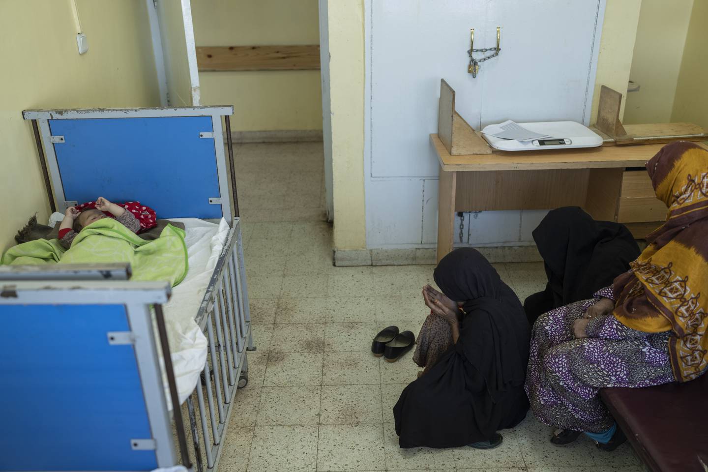 I store delar av Afghanistan er sjukehusa tomme for medisinar.
