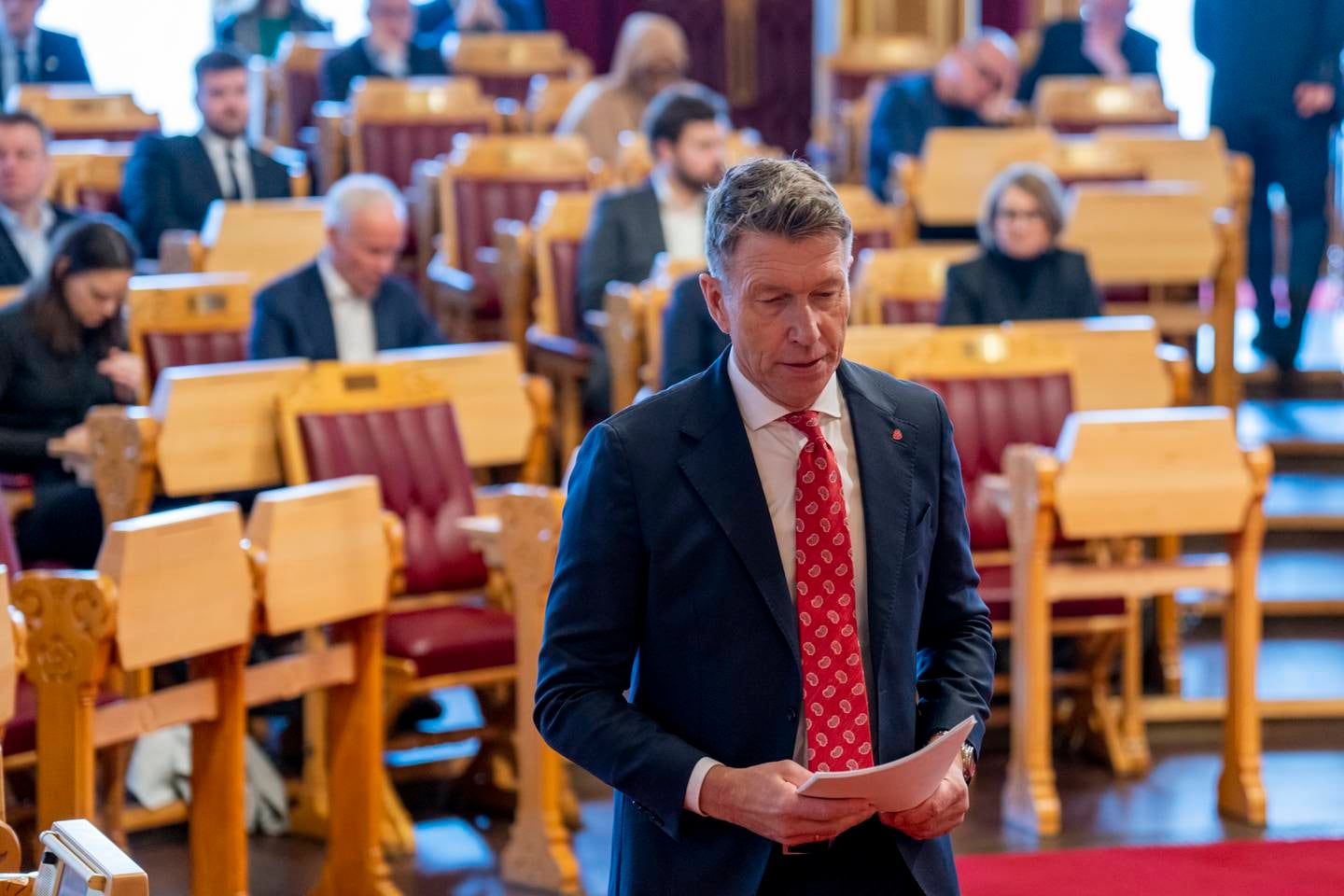 Olje- og energiminister Terje Aasland (Ap) la onsdag fram forslag til hvordan strømnettet i Norge kan utnyttes bedre. Foto: Fredrik Varfjell / NTB