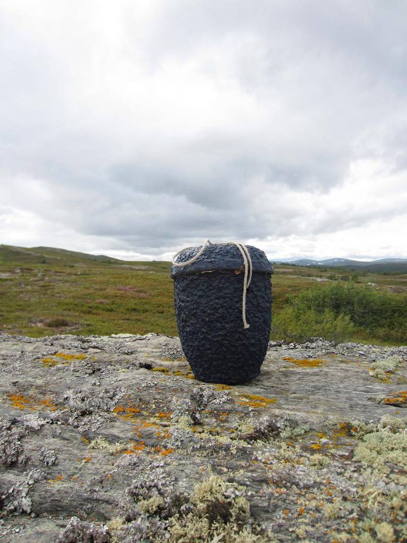 Urnen med asken til Marte Heian Engdal sin far. Etter farens ønske ble asken spredt i fjellheimen. 