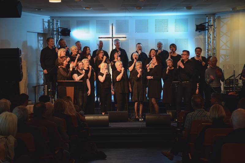 Selv om Betania Kristiansand med gospelkoret Exodus kan bli del av Pinsebevegelsen, vil de beholde skiltet ved inngangsdøra som signaliserer at menigheten tilhører De Frie Evangeliske Forsamlinger.