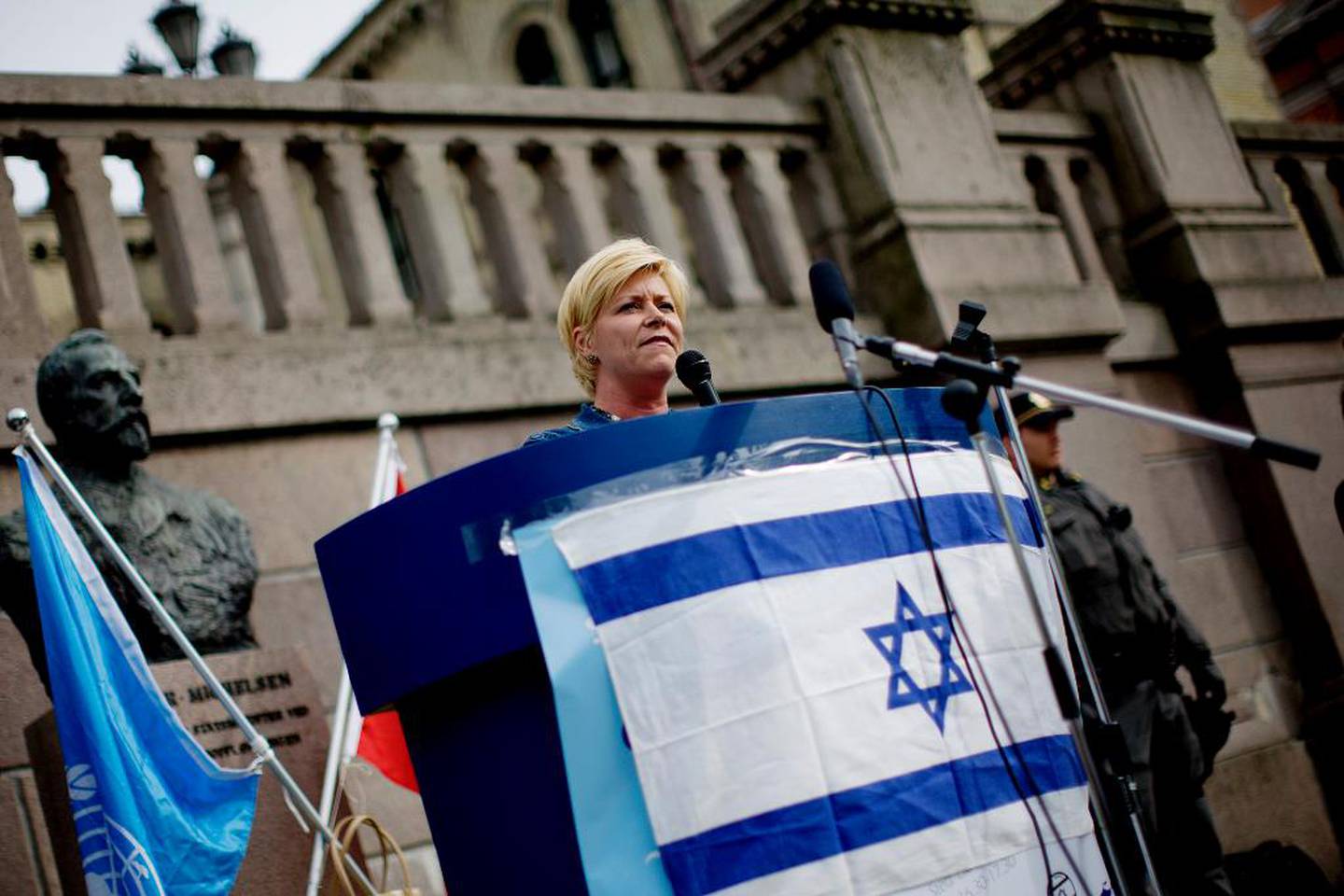  FrPs Siv Jensen holdt, under strengt vakthold, tale foran Stortinget i forbindelse med Israels 60-års i 2008.