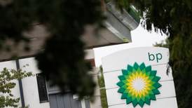 BP kuttet eget oljekutt. Nå vil tunge eiere stemme imot gjenvalg på Helge Lund