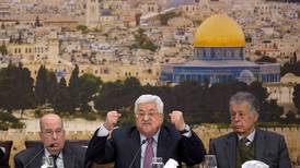 Frustrert Abbas slår om seg i alle retninger