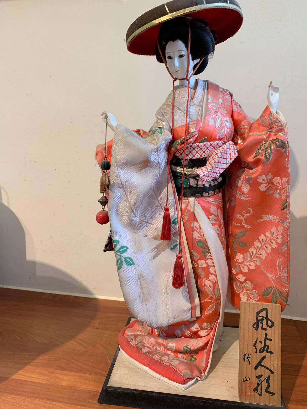 Geisha-dukken ble fraktet som håndbagasje fra Kobe til Stavanger for å spare misjonen for flyttekostnader