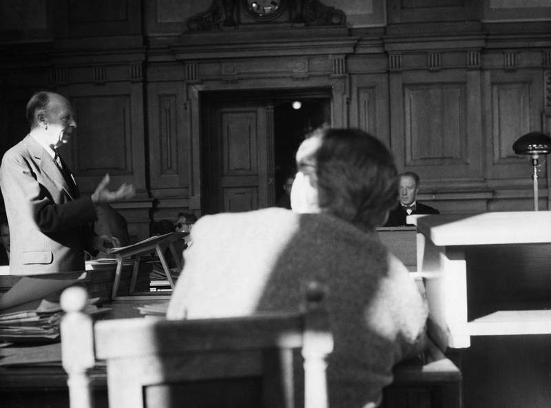 Oslo september 1957: Rettssaken om boken "Sangen om den røde rubin" av forfatter Agnar Mykle. Her fra rettssalen, der professor i idéhistorie, A. H. Winsnes ikke forsvarer bokens innhold. 