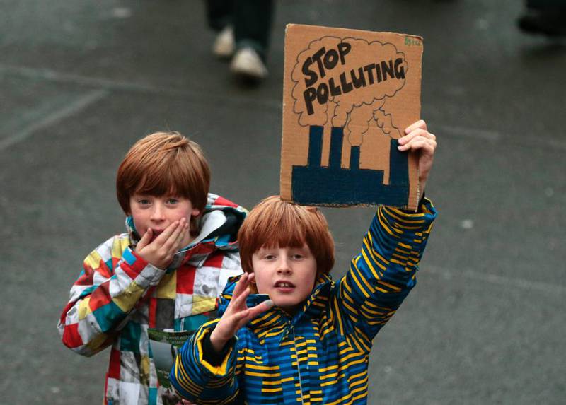 LONDON: Tydelig budskap fra noen av de yngste deltakerne på klimamarsjen i London, England lørdag 29. november.