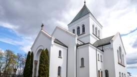 Regjeringen bevilger 10 milliarder til norske kirker