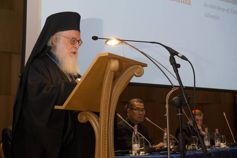 Lederen for den ortodokse kirken i Albania, erkebiskop Anastasios, var vertskap for møtet om trosfrihet i Tirana.