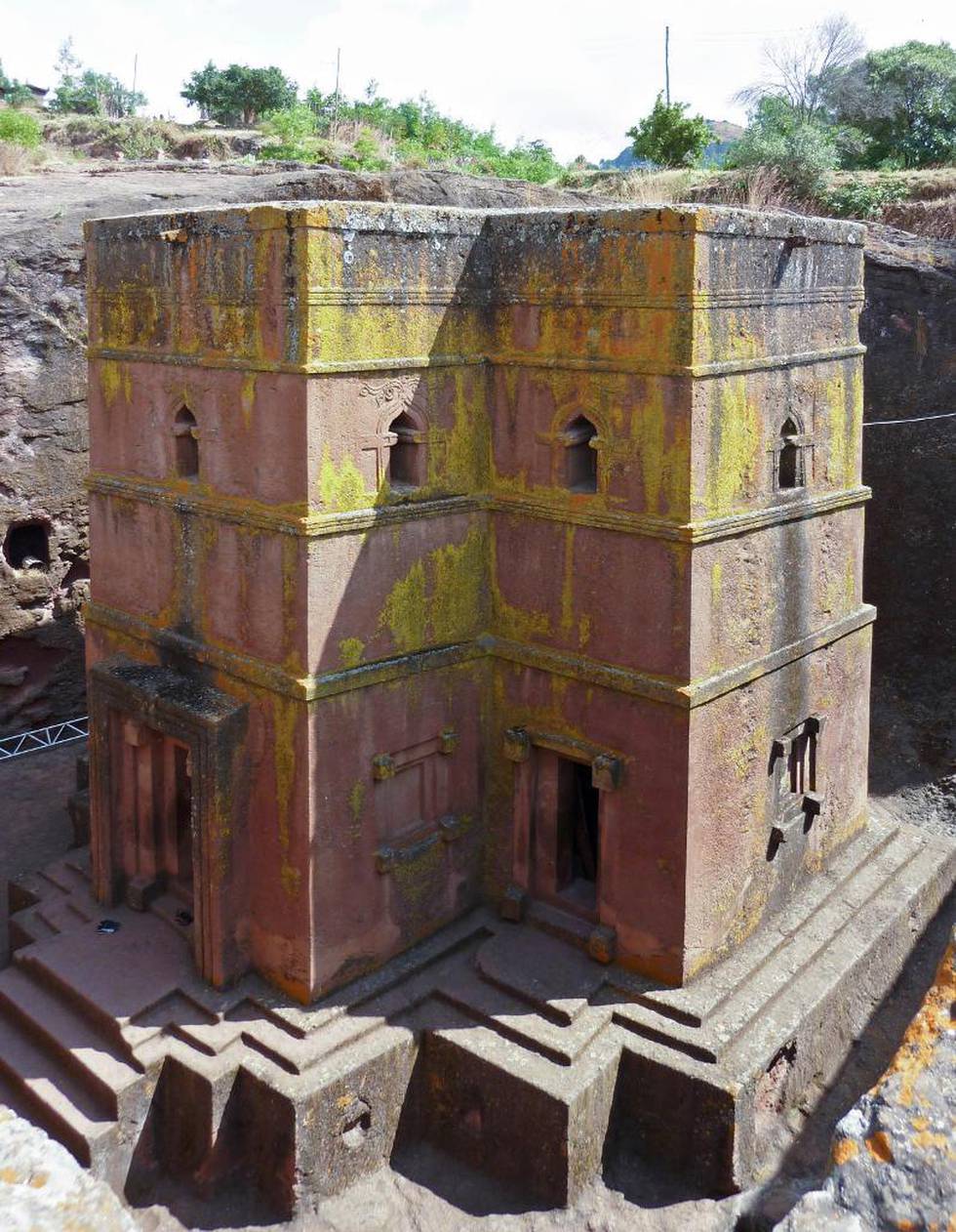 Sankt Georg-kirken i Lalibela i Etiopia. Med sine korsformede kirker hugget rett ut av grunnfjellet, har byen skapt sin egen legendariske status.