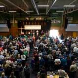 På kort tid har de kristne møtehelgene på Vigeland vokst seg ut av to lokaler. Helgen 19.-21. mai ble møtene lagt til Lindesneshallen. Der er det plass til  1.400 personer.