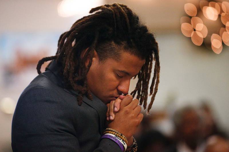 Jeremiah Chapman ber under en gudstjeneste i 16th Street Baptist church i Birmingham, Alabama i desember. 73 prosent av afroamerikanere i USA oppgir at de ber daglig.
